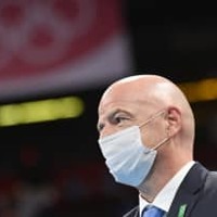 「ハゲ頭!」 東京五輪優勝のブラジル代表FW、FIFA会長をイジる 画像