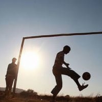 試合直前に祖父を亡くした選手、15分でハットトリック。奇跡のシュート連発で 画像