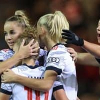 女子CL、熊谷紗希のバイエルンが圧勝!「相手のGKとDFが衝突」のゴールも 画像