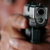 選手とファンが乱闘!警察の「ピストル9発」発射が話題に 画像
