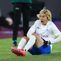 伊東純也の交代に大ブーイング!伊東の大ファンであるヘンク監督が交代理由を説明 画像