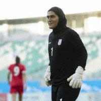 対戦相手に性別を疑われたイラン女子GK、女性だと証明される 画像