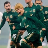 セルティック古橋、劇的2ゴールで初優勝!英雄になった超シュートがこれ(動画あり) 画像
