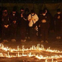 犠牲者追悼へ、ともす灯 画像