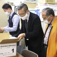徳島市長のリコール署名提出 画像