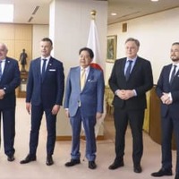 林外相、避難民受け入れ方針伝達 画像
