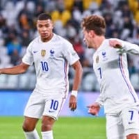 日本の漢字シャツに98万円のブルゾンも!フランス代表選手の私服がこちら 画像