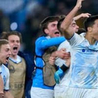 ロシア侵攻以来初、ウクライナのチームが公式戦を開催…「連帯写真」も 画像