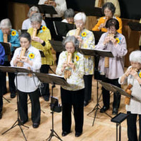 ウクライナ思い、コカリナ演奏 画像