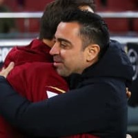 バルサファンじゃなくても惚れる!チャビ監督、号泣の子供ファンに神対応 画像