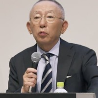 ファストリ中間営業益が過去最高 画像