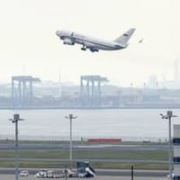 国外追放のロシア外交官ら出国 画像