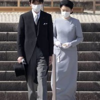 秋篠宮ご夫妻、明治陵参拝 画像