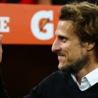 42歳フォルラン、デビュー戦でコーナーキックを直接ゴールする 画像