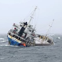 千葉県沖で貨物船傾く、荷崩れか 画像