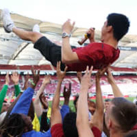 遠藤航、シュトゥットガルトで胴上げ!日本代表選手たちもいいねしまくる 画像