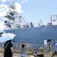 商業捕鯨船が広島を出航 画像
