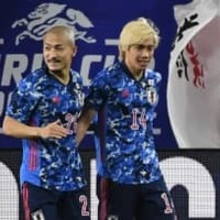 日本代表初ゴールの前田大然、伊東純也のやり取りがほほえましい 画像