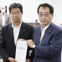 海洋放出「断固反対」決議手渡す 画像