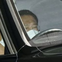 首相、安倍元首相の自宅弔問 画像