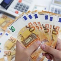 ユーロとドル、ほぼ等価に 画像