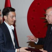 エジル、「エルドアン大統領と関係深いクラブ」へ移籍 画像