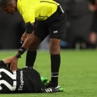 ディマリア、ユーヴェ初戦で仰天シーン!なんと主審にタックルされる 画像