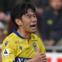 「顔が凹んだ」 香川真司、顔面エルボーに激怒!元審判も同意 画像