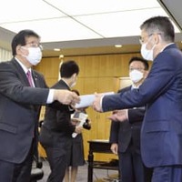 総務省、KDDI障害で行政指導 画像