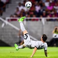 メッシ、PSG開幕戦で超ゴール!相手サポも名前を合唱してしまう 画像