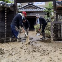 真夏の復旧作業、家取り壊しも 画像