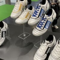 イニエスタが自身のブランド『Capitten』を立ち上げ!新しい着用スパイクがこれ 画像