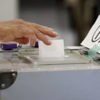 沖縄知事選、投票続く 画像
