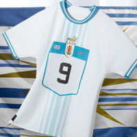 デザインは国旗!ウルグアイ代表、カタールW杯に向けた新アウェイユニフォームを発表 画像