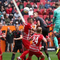 バイエルン、87試合連続記録途絶える…「欧州最大クラブ?」と敗れた天敵にイジられる 画像