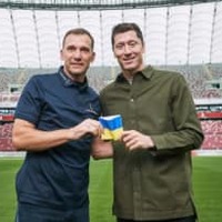 W杯で異例!レヴァンドフスキ、ウクライナ国旗のキャプテンマークを着用へ 画像