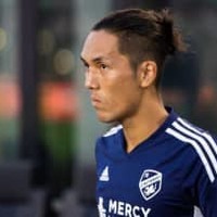 お団子ヘアの久保裕也、ボランチからトップ下へ!決めた「精密ミドル」がこれ 画像