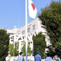 埼玉で半旗に抗議「民意聞いて」 画像