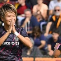 ローマの南萌華、仲間と歌う!女子CL出場に貢献するヘディング弾がこれ 画像