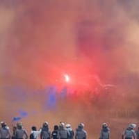 日本人ゴールの試合で惨事…激怒したファン数百人乱入で死傷者が出る大混乱 画像