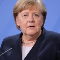 メルケル前ドイツ首相に難民賞 画像