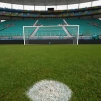 こんなの見たことねぇ!デカくなったゴールを試合直前に“切断”する珍シーン 画像