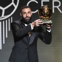 バロンドールのベンゼマ、包帯がとれた“骨折小指”はこうなっていた 画像