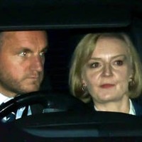 英政権、支持率1桁台に 画像