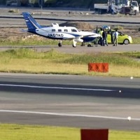 福岡空港で小型機パンク 画像