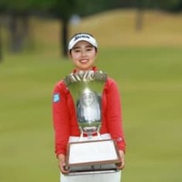 山下美夢有が史上最年少で年間女王戴冠 2差逆転の今季4勝目 画像