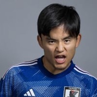 久保建英、W杯日本代表に合流！話題の「夜グラサン」シーンがこちら 画像