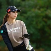 松田鈴英、新垣比菜が首位で最終日ヘ 青山加織は3位 画像