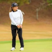 <速報>渋野日向子の妹・暉璃子が2日目スタート 痛恨OBもビッグドライブを披露 画像