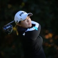 鈴木愛が単独首位で週末へ 藤田さいき、リ・ハナ2位 画像